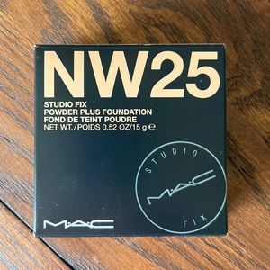 MAC Studio Fix Powder Plus Foundation NW25